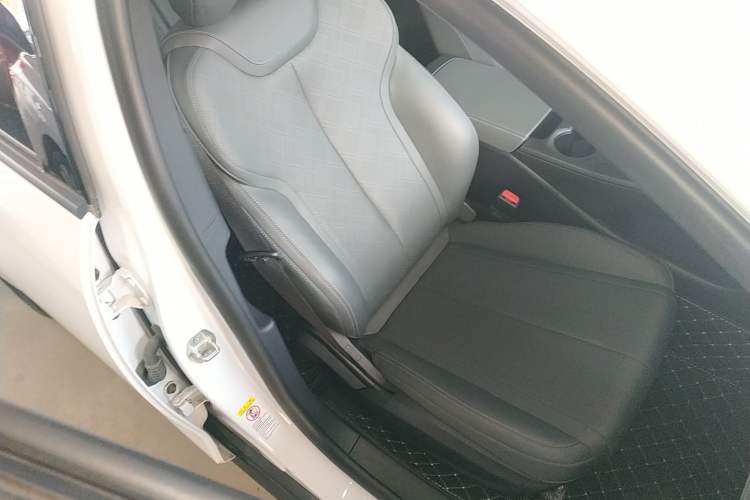 Used BYD Qin PLUS 2025 DM-i Smart Drive 55KM Leading Model Right Front Seat