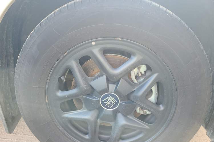 Used BYD Qin PLUS 2025 DM-i Smart Drive 55KM Leading Model Right Front Wheel Hub