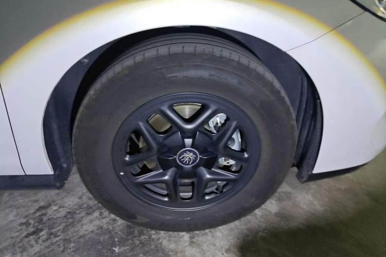 Used BYD Qin PLUS 2025 DM-i Smart Drive 55KM Leading Model Right Front Wheel Hub