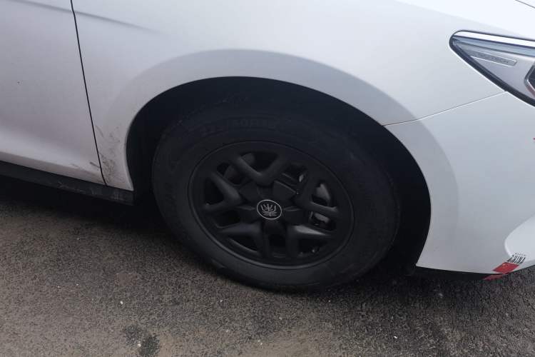 Used BYD Qin PLUS 2025 DM-i Smart Drive 55KM Leading Model Right Front Wheel Hub