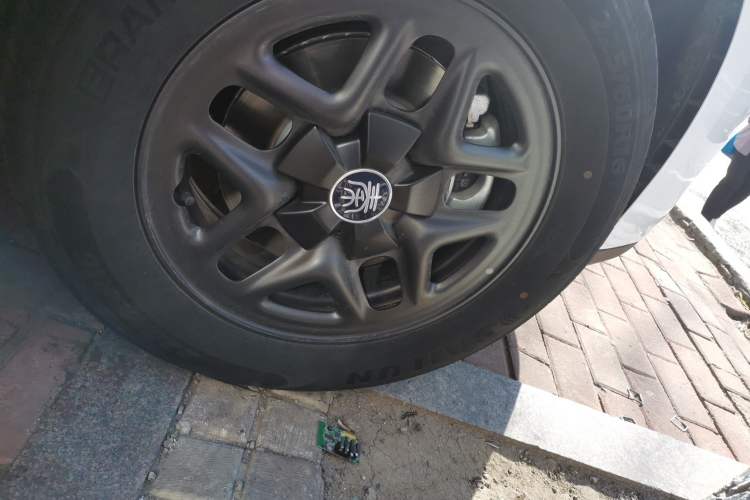 Used BYD Qin PLUS 2025 DM-i Smart Drive 55KM Leading Model Right Front Wheel Hub