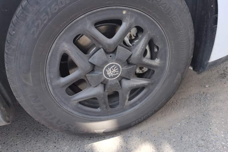 Used BYD Qin PLUS 2025 DM-i Smart Drive 55KM Leading Model Right Front Wheel Hub