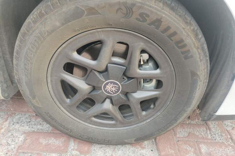 Used BYD Qin PLUS 2025 DM-i Smart Drive 55KM Leading Model Right Front Wheel Hub