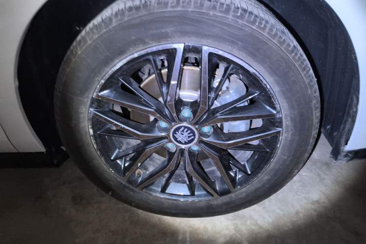Used BYD Qin PLUS 2025 DM-i Smart Drive 55KM Leading Model Right Front Wheel Hub