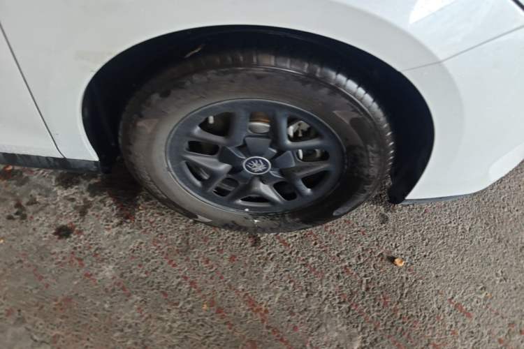 Used BYD Qin PLUS 2025 DM-i Smart Drive 55KM Leading Model Right Front Wheel Hub