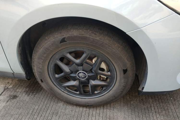 Used BYD Qin PLUS 2025 DM-i Smart Drive 55KM Leading Model Right Front Wheel Hub