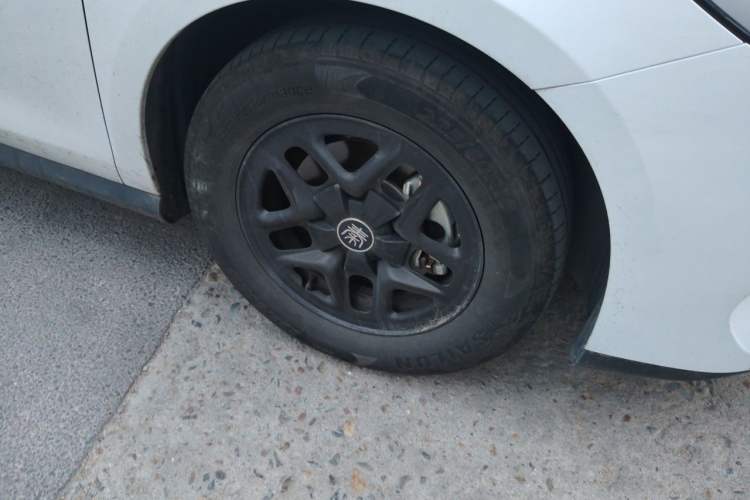 Used BYD Qin PLUS 2025 DM-i Smart Drive 55KM Leading Model Right Front Wheel Hub