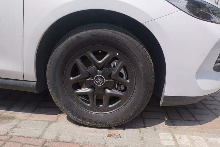 Used BYD Qin PLUS 2025 DM-i Smart Drive 55KM Leading Model Right Front Wheel Hub