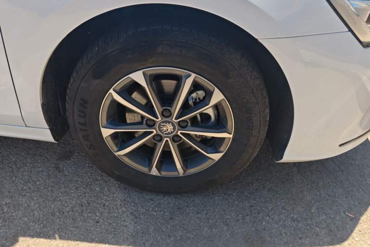 Used BYD Qin PLUS 2025 DM-i Smart Drive 55KM Leading Model Right Front Wheel Hub