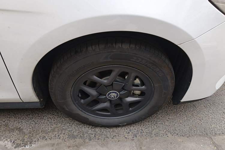 Used BYD Qin PLUS 2025 DM-i Smart Drive 55KM Leading Model Right Front Wheel Hub