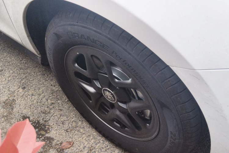Used BYD Qin PLUS 2025 DM-i Smart Drive 55KM Leading Model Right Front Wheel Hub