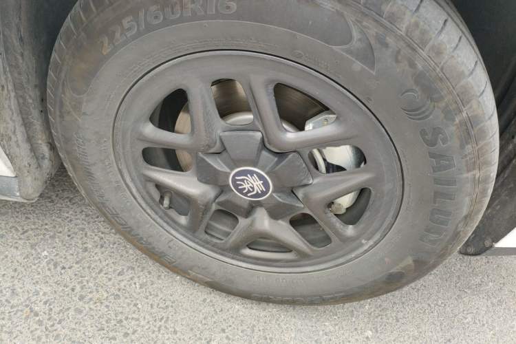 Used BYD Qin PLUS 2025 DM-i Smart Drive 55KM Leading Model Right Front Wheel Hub