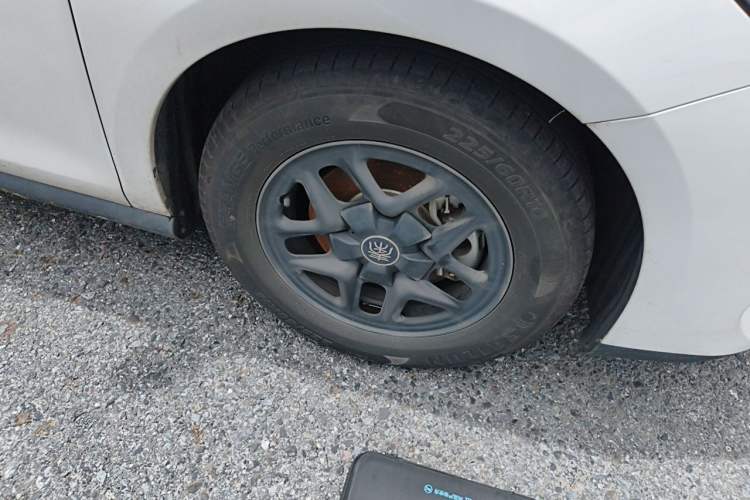 Used BYD Qin PLUS 2025 DM-i Smart Drive 55KM Leading Model Right Front Wheel Hub