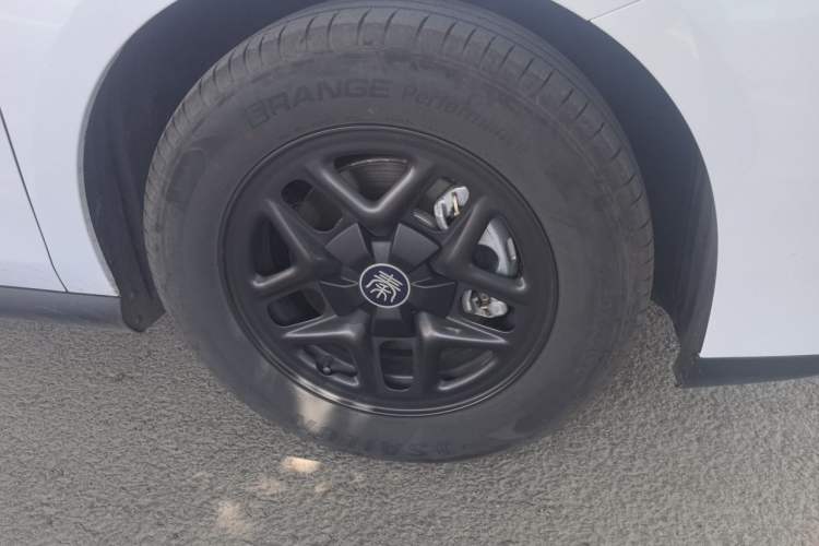 Used BYD Qin PLUS 2025 DM-i Smart Drive 55KM Leading Model Right Front Wheel Hub