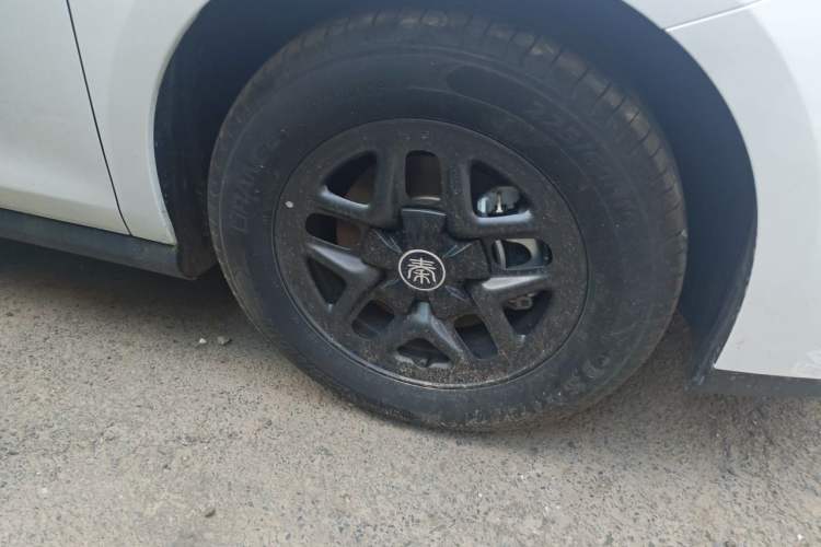 Used BYD Qin PLUS 2025 DM-i Smart Drive 55KM Leading Model Right Front Wheel Hub