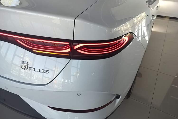 Used BYD Qin PLUS 2025 DM-i Smart Drive 55KM Leading Model Right Rear Taillight