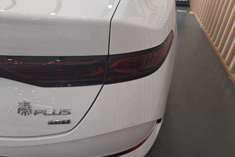 Used BYD Qin PLUS 2025 DM-i Smart Drive 120KM Superior Model Right Rear Taillight