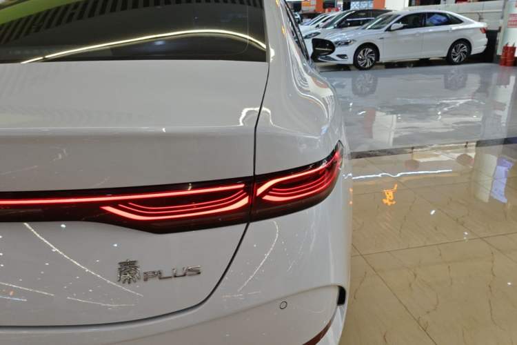 Used BYD Qin PLUS 2025 DM-i Smart Drive 55KM Leading Model Right Rear Taillight