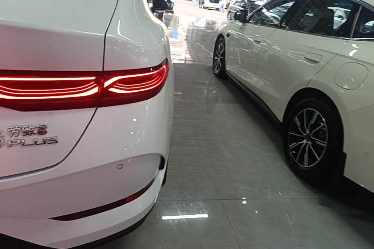 Used BYD Qin PLUS 2025 DM-i Smart Drive 55KM Leading Model Right Rear Taillight