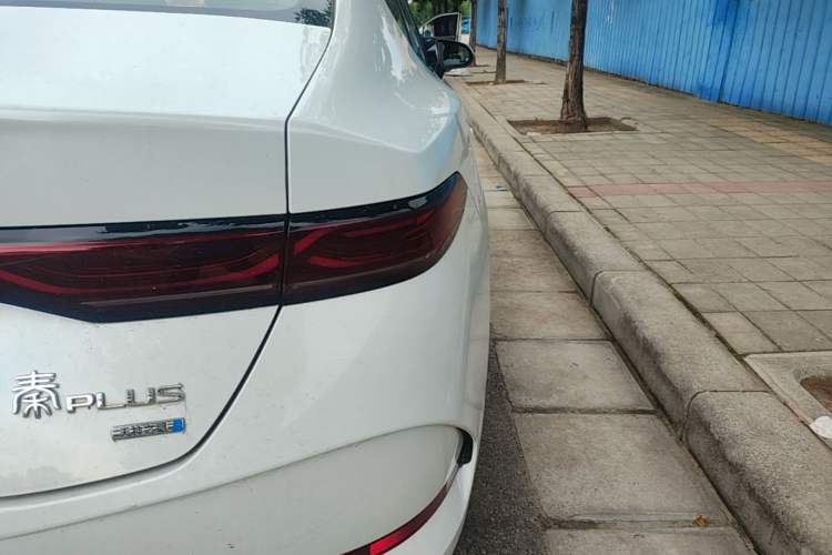 Used BYD Qin PLUS 2025 DM-i Smart Drive 120KM Superior Model Right Rear Taillight