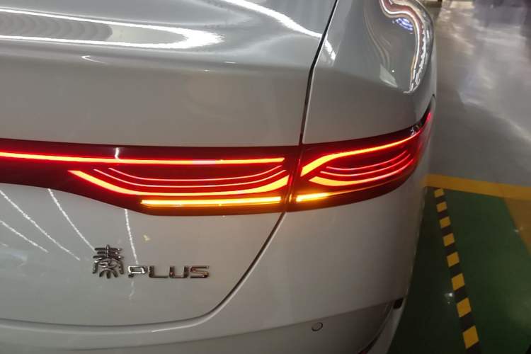 Used BYD Qin PLUS 2025 DM-i Smart Drive 55KM Leading Model Right Rear Taillight