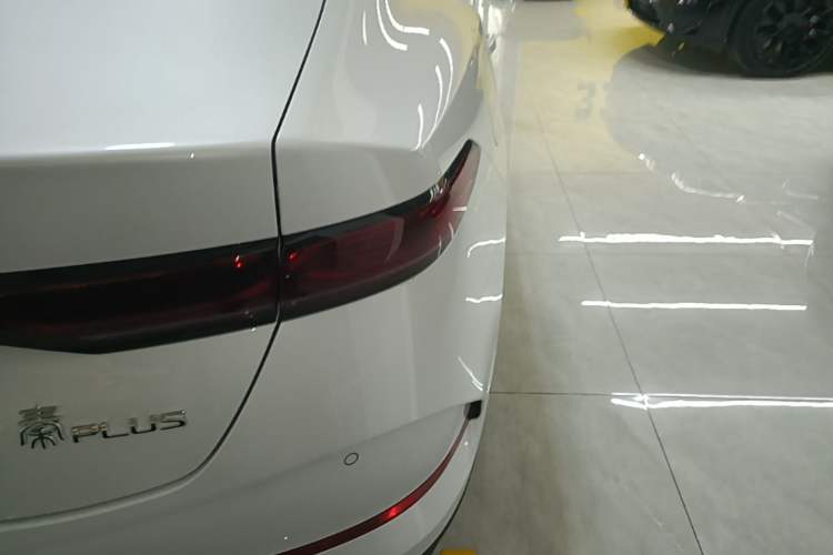 Used BYD Qin PLUS 2025 DM-i Smart Drive 55KM Leading Model Right Rear Taillight