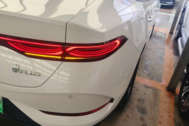 Used BYD Qin PLUS 2025 DM-i Smart Drive 55KM Leading Model Right Rear Taillight