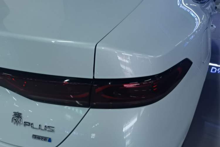 Used BYD Qin PLUS 2025 DM-i Smart Drive 55KM Beyond Model Right Rear Taillight