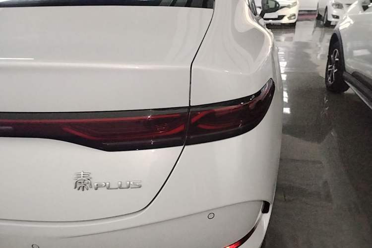 Used BYD Qin PLUS 2025 DM-i Smart Drive 55KM Leading Model Right Rear Taillight