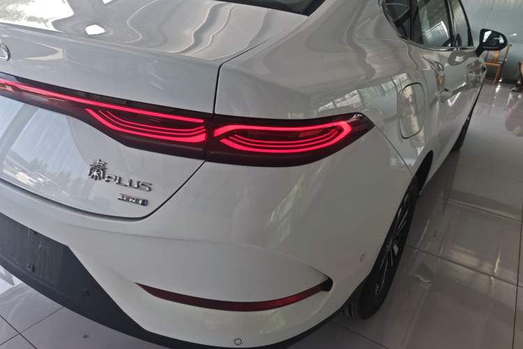 Used BYD Qin PLUS 2025 DM-i Smart Drive 120KM Superior Model Right Rear Taillight