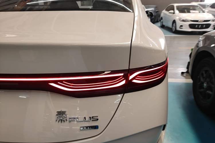Used BYD Qin PLUS 2025 EV Smart Drive Edition 510KM Leading Model Right Rear Taillight