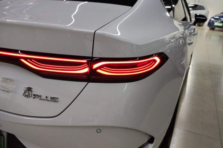 Used BYD Qin PLUS 2025 DM-i Smart Drive 55KM Leading Model Right Rear Taillight