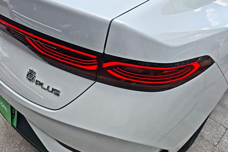 Used BYD Qin PLUS 2025 DM-i Smart Drive 55KM Leading Model Right Rear Taillight