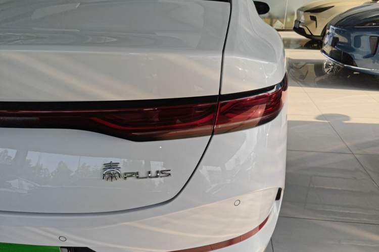 Used BYD Qin PLUS 2025 DM-i Smart Drive 55KM Leading Model Right Rear Taillight