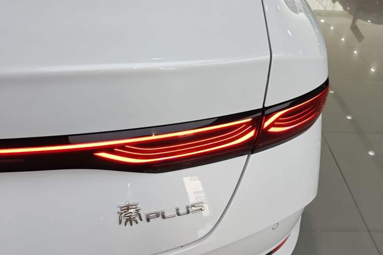 Used BYD Qin PLUS 2025 DM-i Smart Drive 55KM Leading Model Right Rear Taillight