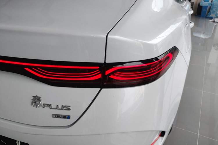 Used BYD Qin PLUS 2025 DM-i Smart Drive 55KM Beyond Model Right Rear Taillight