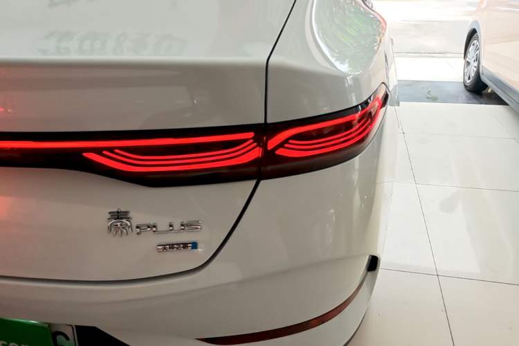 Used BYD Qin PLUS 2025 DM-i Smart Drive 120KM Superior Model Right Rear Taillight