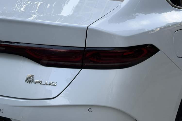 Used BYD Qin PLUS 2025 DM-i Smart Drive 55KM Leading Model Right Rear Taillight
