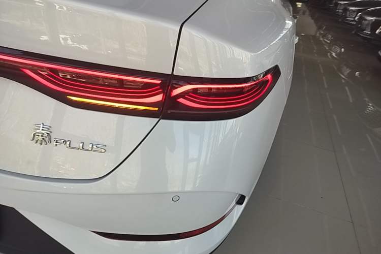 Used BYD Qin PLUS 2025 DM-i Smart Drive 55KM Leading Model Right Rear Taillight