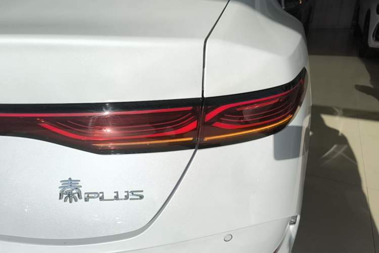 Used BYD Qin PLUS 2025 DM-i Smart Drive 55KM Leading Model Right Rear Taillight