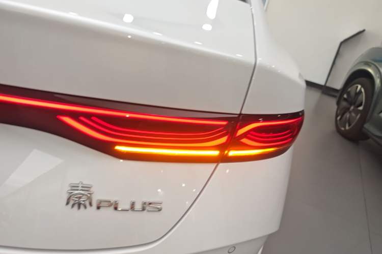 Used BYD Qin PLUS 2025 DM-i Smart Drive 55KM Leading Model Right Rear Taillight