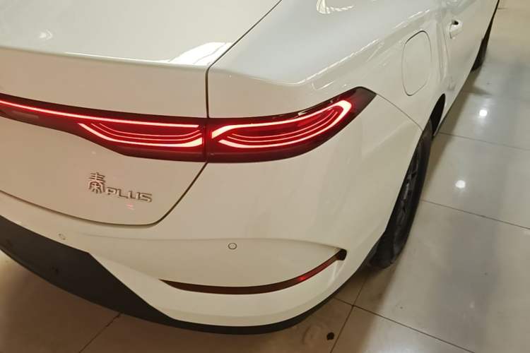 Used BYD Qin PLUS 2025 DM-i Smart Drive 55KM Leading Model Right Rear Taillight