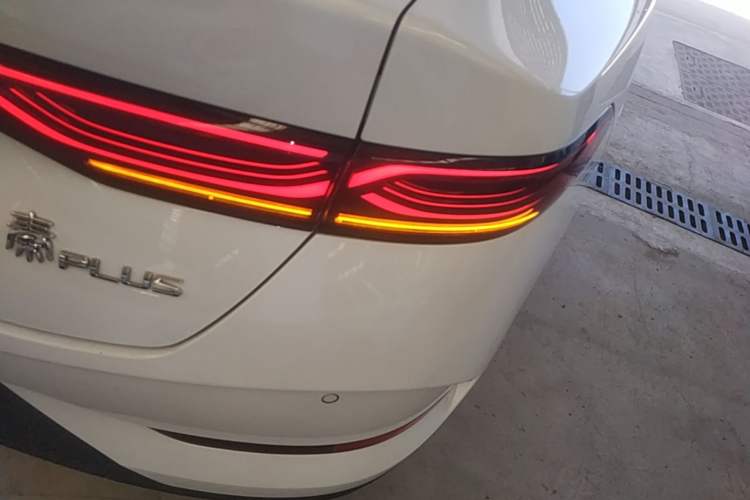 Used BYD Qin PLUS 2025 DM-i Smart Drive 55KM Leading Model Right Rear Taillight