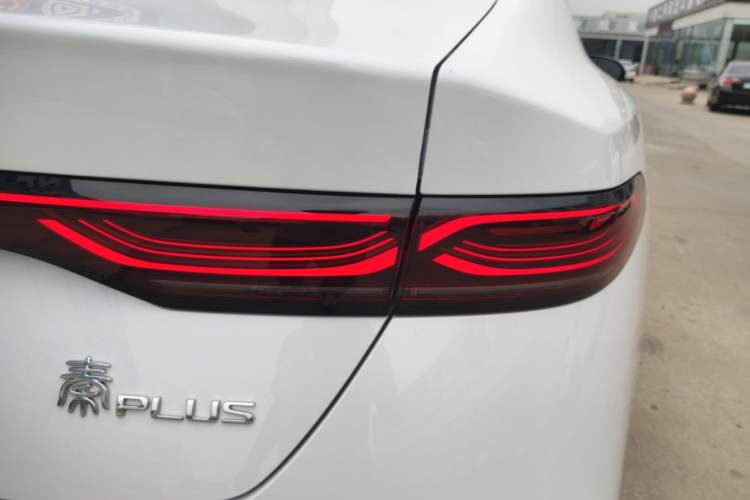 Used BYD Qin PLUS 2025 DM-i Smart Drive 55KM Leading Model Right Rear Taillight