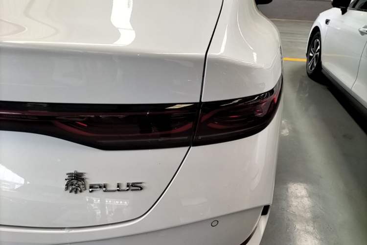 Used BYD Qin PLUS 2025 DM-i Smart Drive 55KM Leading Model Right Rear Taillight