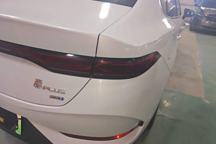 Used BYD Qin PLUS 2025 DM-i Smart Drive 120KM Superior Model Right Rear Taillight