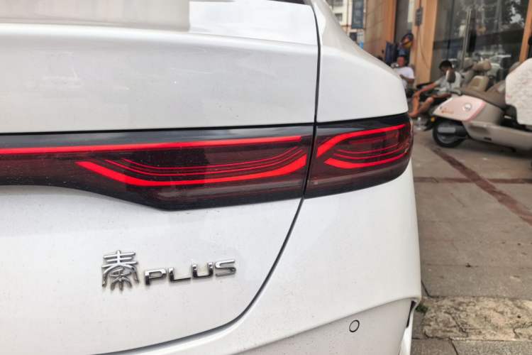 Used BYD Qin PLUS 2025 DM-i Smart Drive 55KM Leading Model Right Rear Taillight