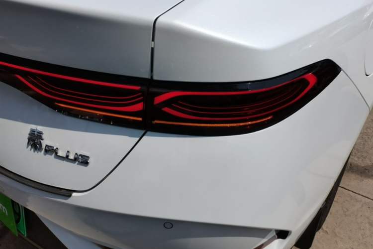 Used BYD Qin PLUS 2025 DM-i Smart Drive 55KM Leading Model Right Rear Taillight