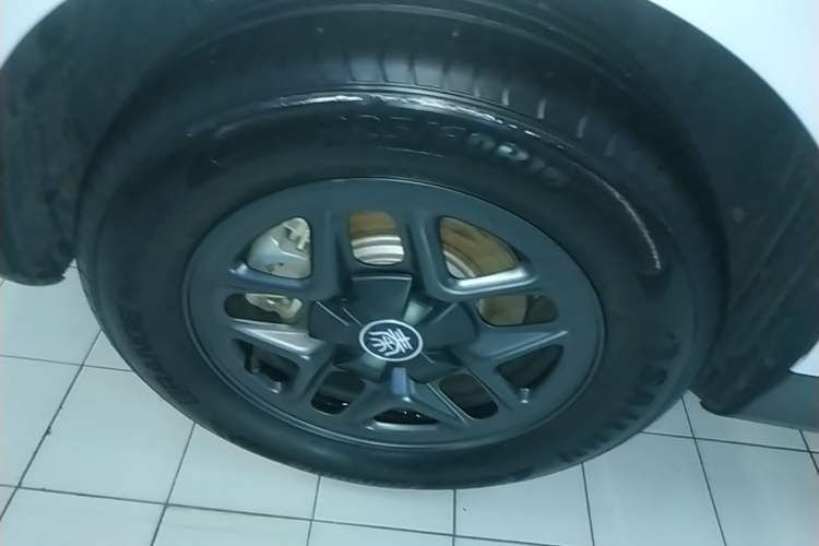 Used BYD Qin PLUS 2025 DM-i Smart Drive 55KM Leading Model Right Rear Wheel Hub