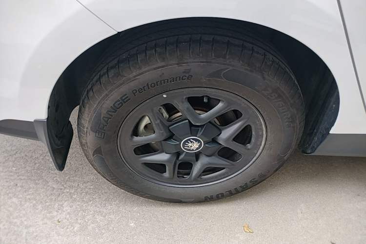 Used BYD Qin PLUS 2025 DM-i Smart Drive 55KM Leading Model Right Rear Wheel Hub